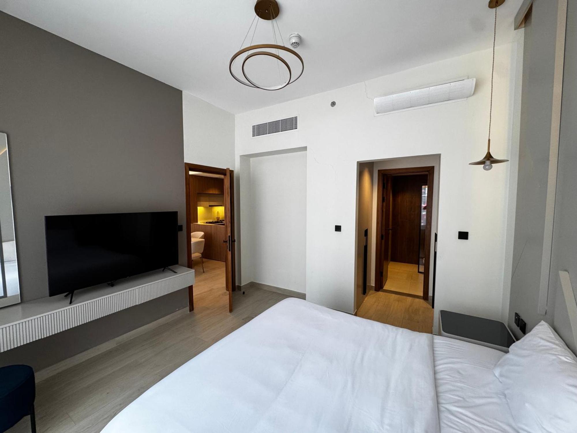 Designer 1br Flat - Prime Gardens - Near Everything * Dubai
