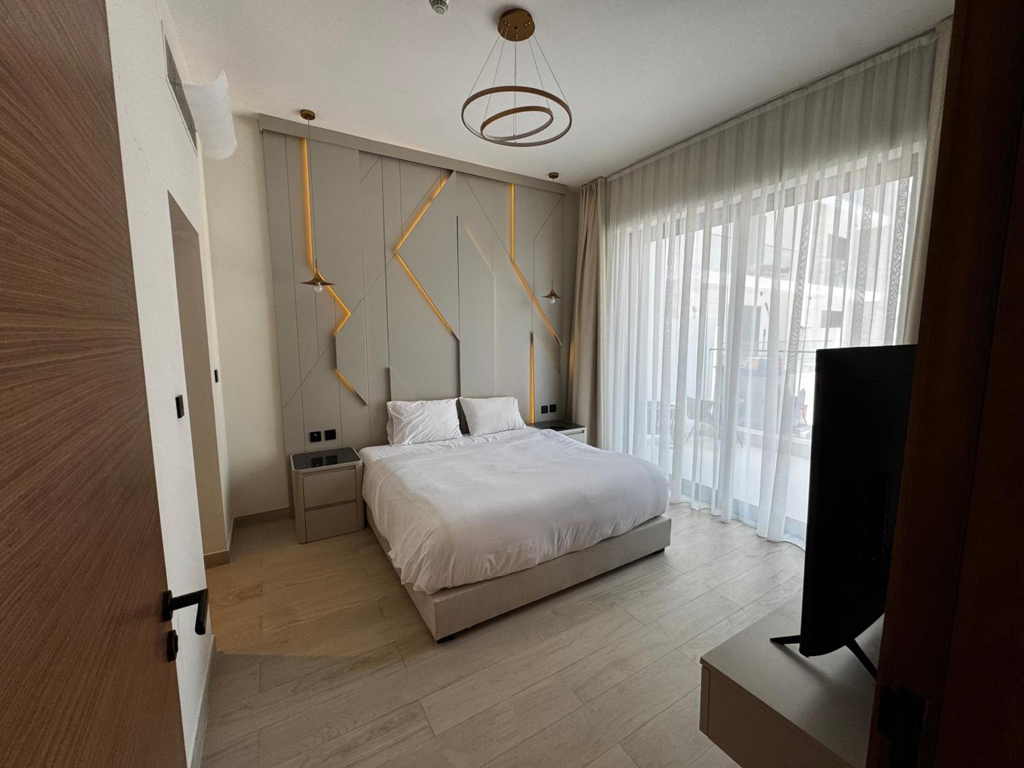 Designer 1br Flat - Prime Gardens - Near Everything Apartment