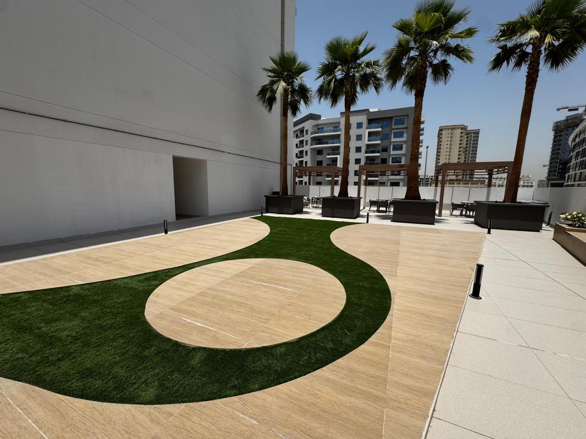 Designer 1br Flat - Prime Gardens - Near Everything Dubai