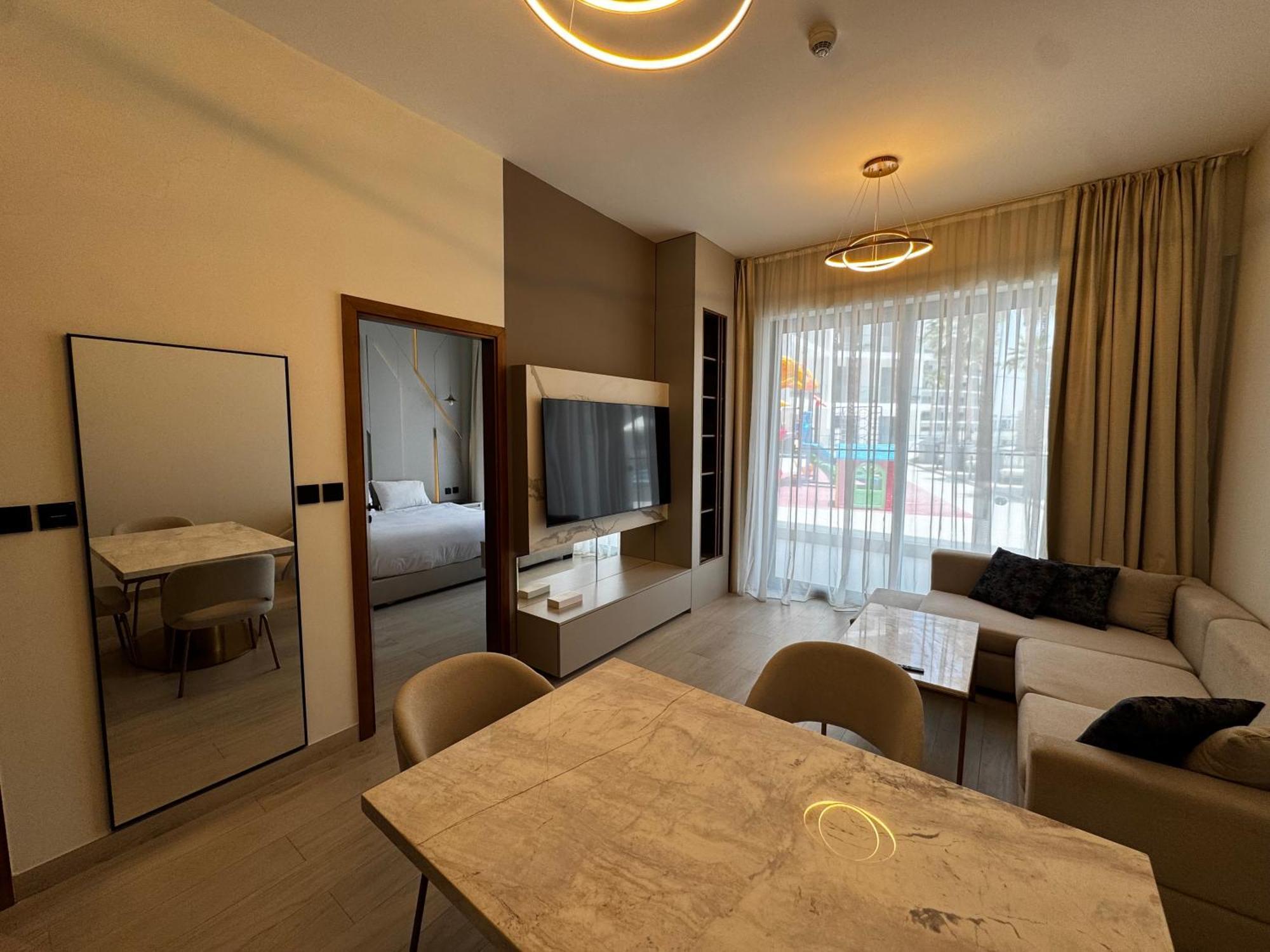 Apartment Designer 1br Flat - Prime Gardens - Near Everything *