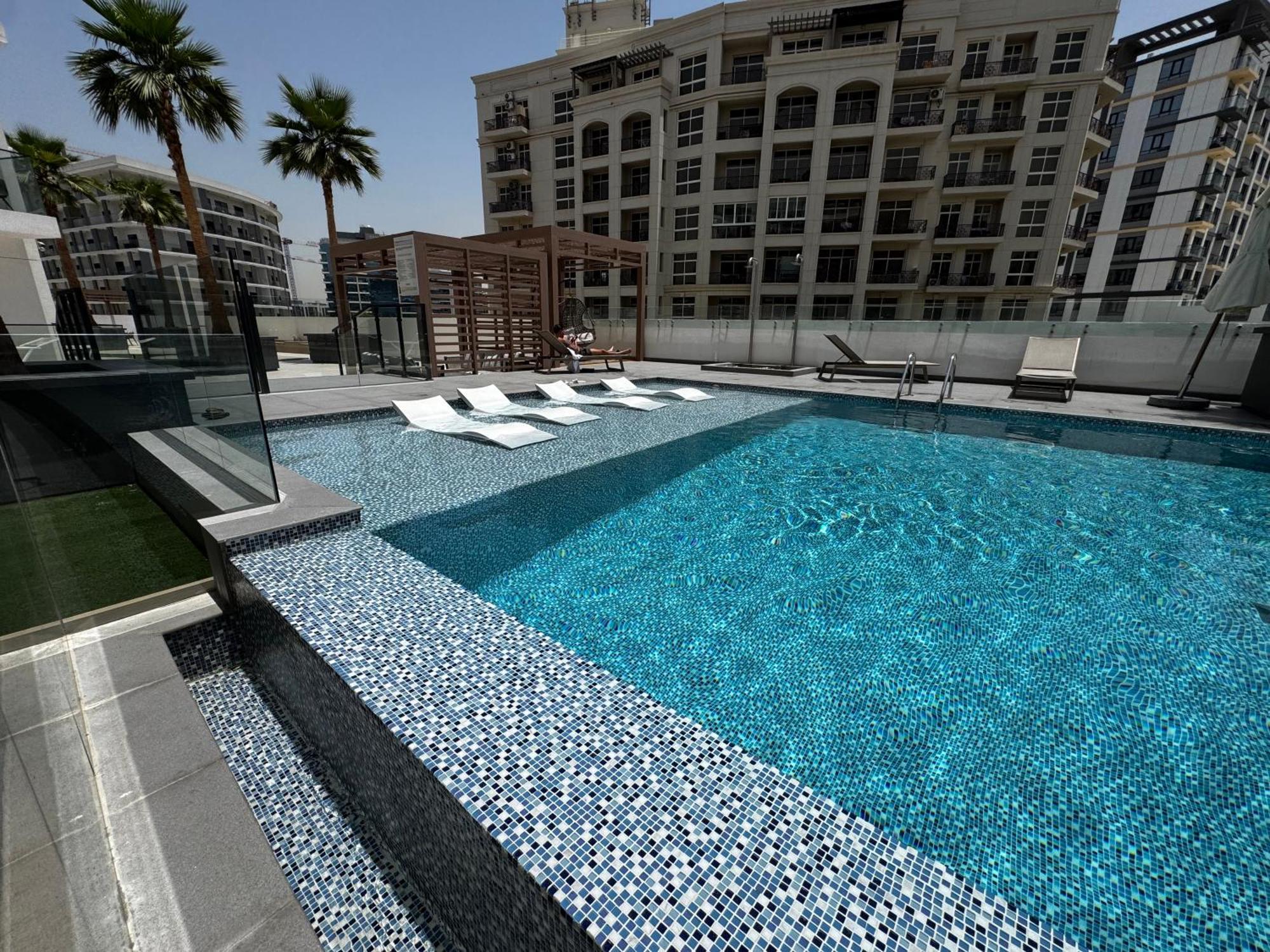 Apartment Designer 1br Flat - Prime Gardens - Near Everything Dubai