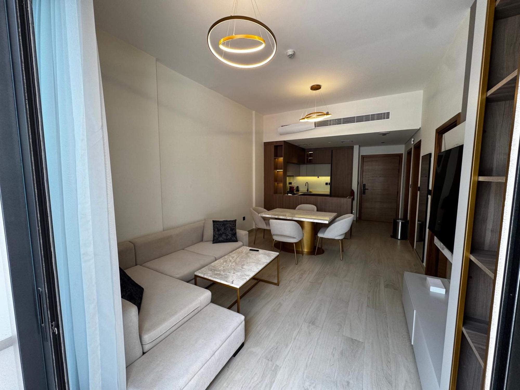 Apartment Designer 1br Flat - Prime Gardens - Near Everything Dubai