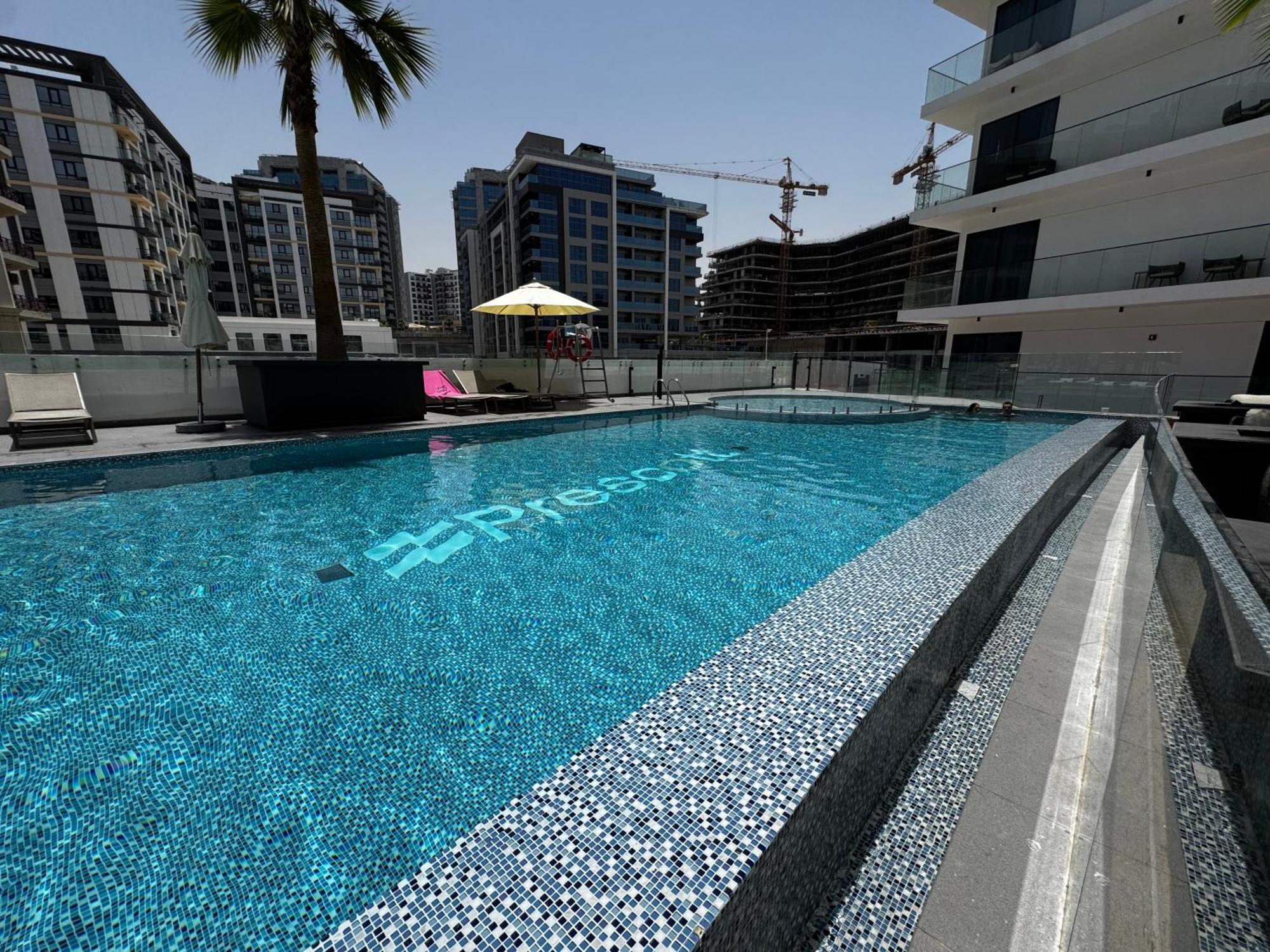 Designer 1br Flat - Prime Gardens - Near Everything Apartment *